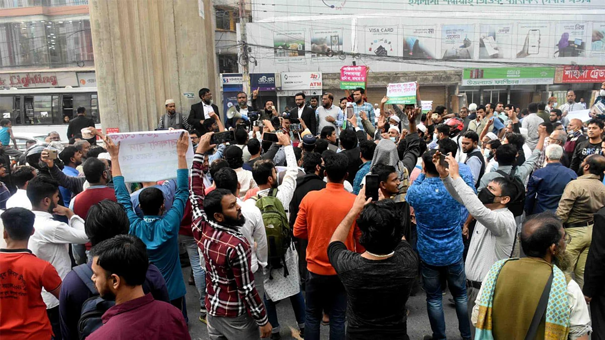 মিরপুরে জামায়াতের সমাবেশে বাধা দেওয়ার অভিযোগ উঠেছে পুলিশের বিরুদ্ধে।