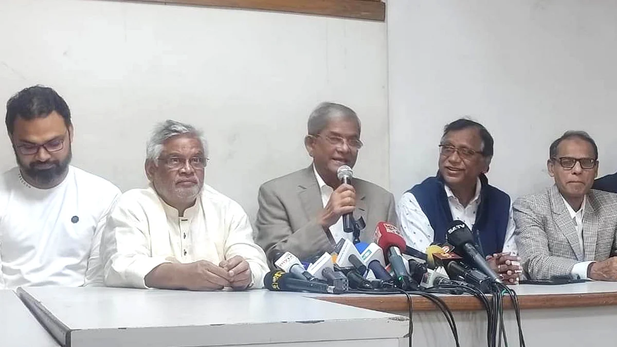 রাজধানীর নয়াপল্টনে বিএনপির কেন্দ্রীয় কার্যালয়ে আয়োজিত সংবাদ সম্মেলনে বক্তব্য দেন বিএনপির মহাসচিব মির্জা ফখরুল ইসলাম আলমগীর।