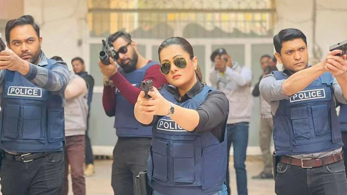 কাজল আরেফিন অমির ওয়েব সিরিজের একটি দৃশ্যে পুলিশ চরিত্রে অভিনেত্রী পূর্ণিমা।