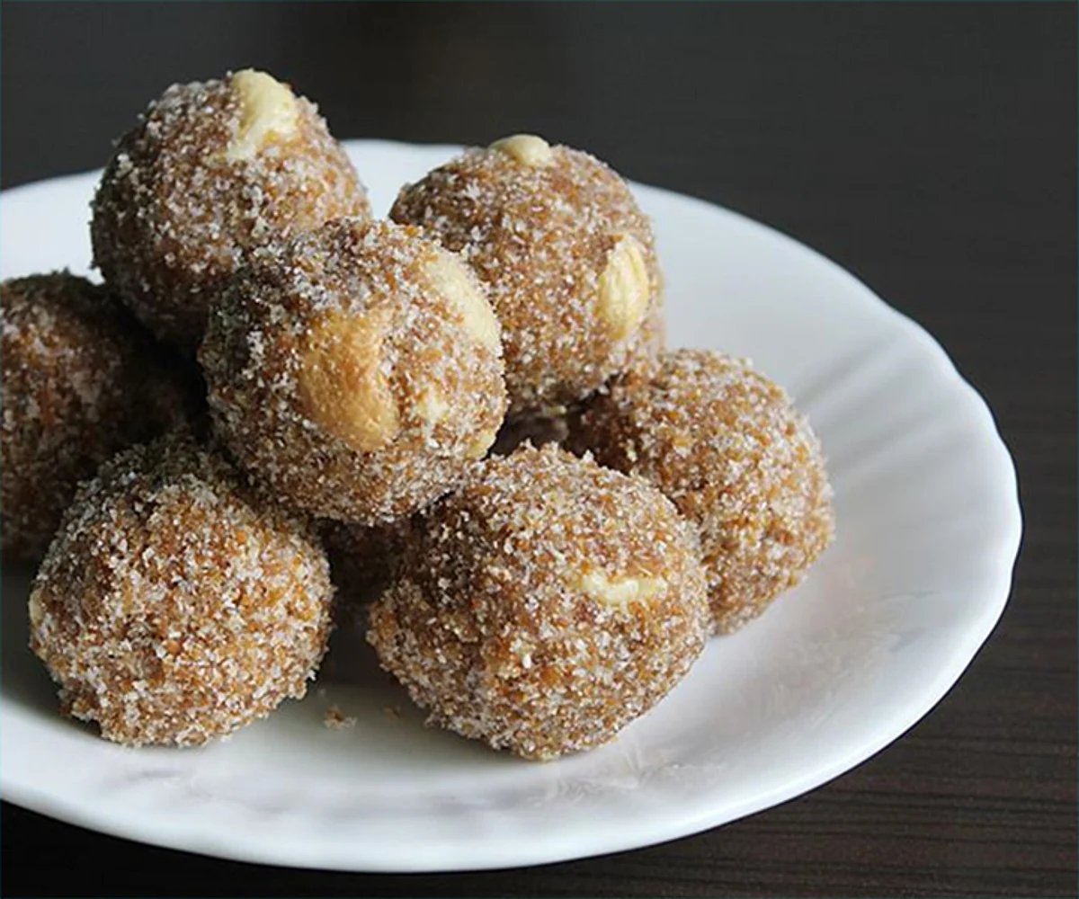 சிகப்பு அவல் உருண்டை