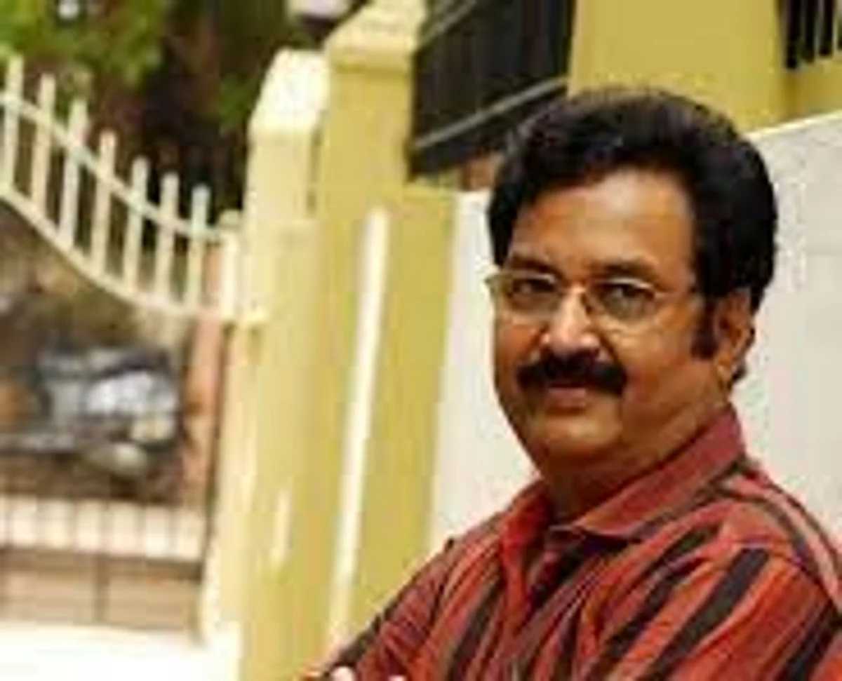 முகநூல் என்பது அவரவர் சொந்த பத்திரிகை! எழுத்தாளர் பட்டுக்கோட்டை பிரபாகர் பேட்டி!.