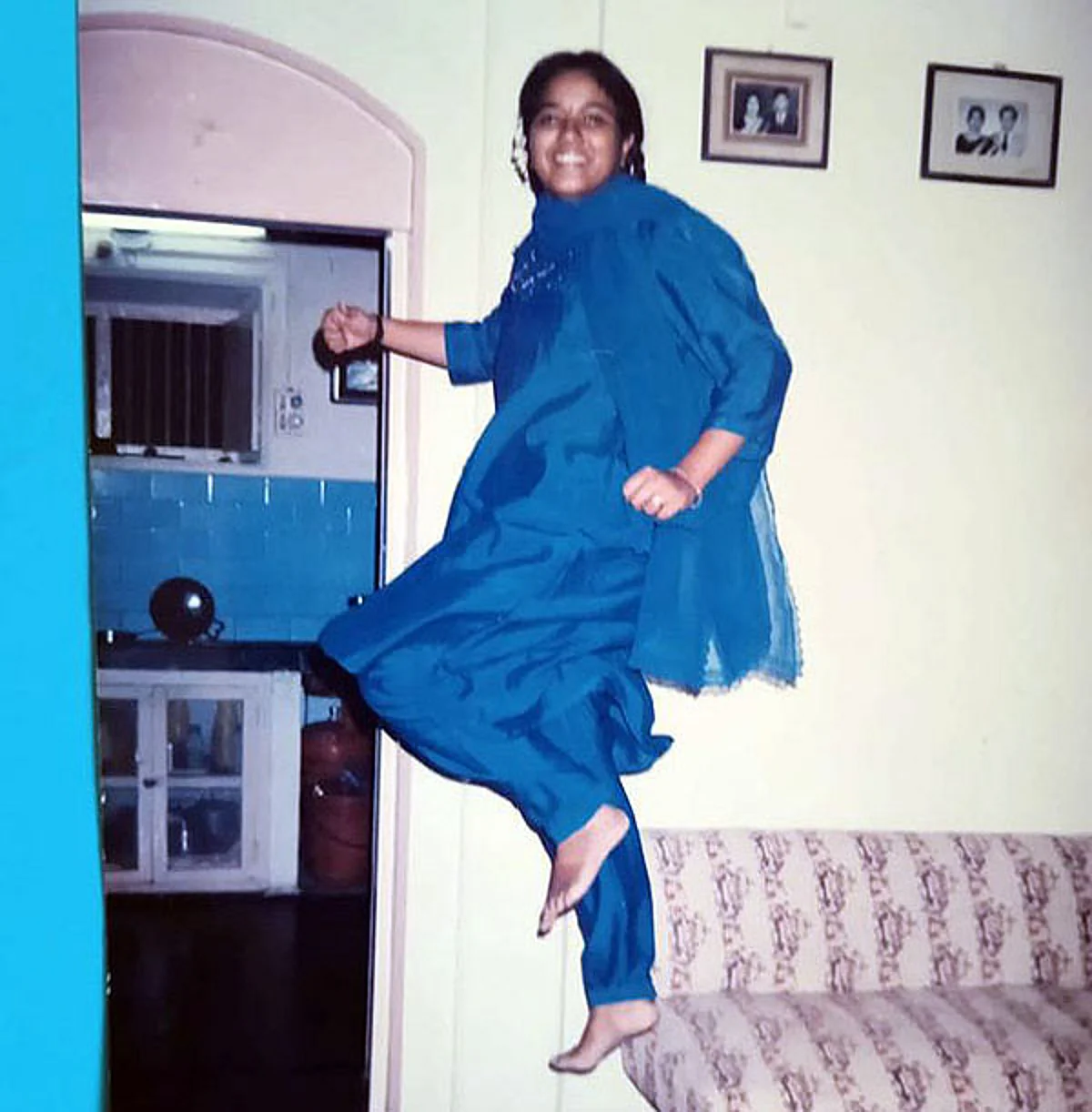 அந்தரத்தில் பறந்தாள்!