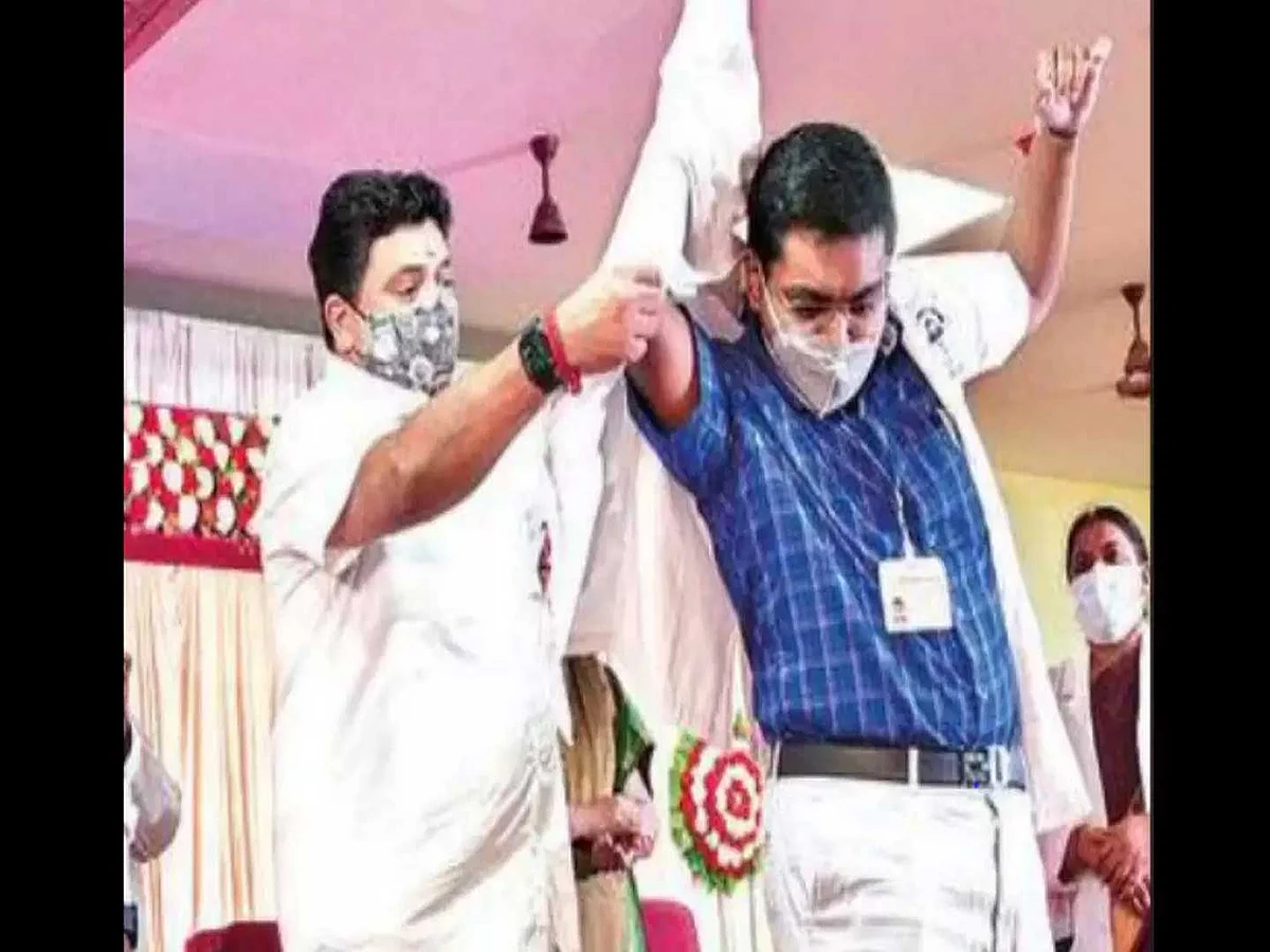 மகரிஷி சரக் சபத்; மருத்துவக் கல்லூரி மாணவர்கள் உறுதிமொழி சர்ச்சை!