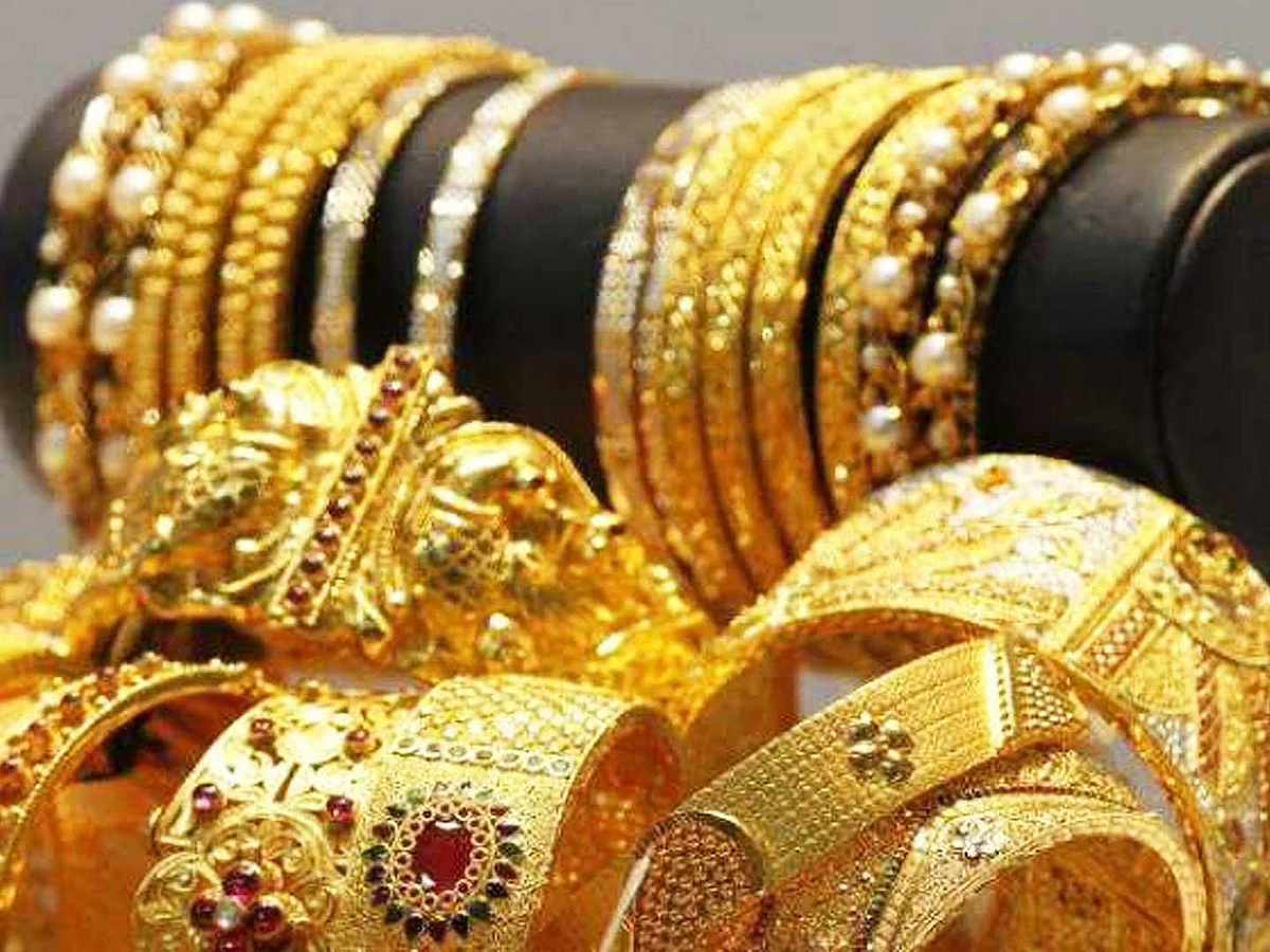 தங்கம் விலை அதிரடி சரிவு: மக்கள் மகிழ்ச்சி!