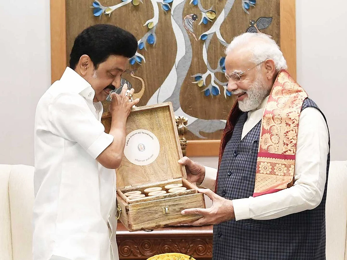 பிரதமருக்கு தானிய பெட்டகம் பரிசு!