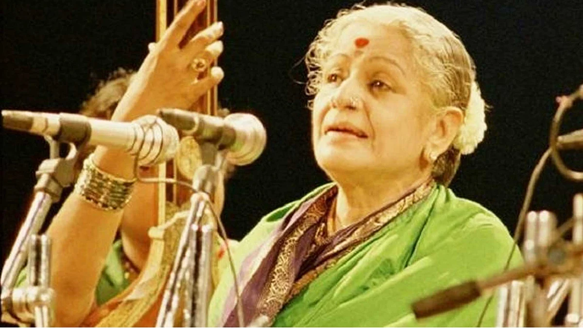 காற்றினிலே மிதக்கும் கீதம்...