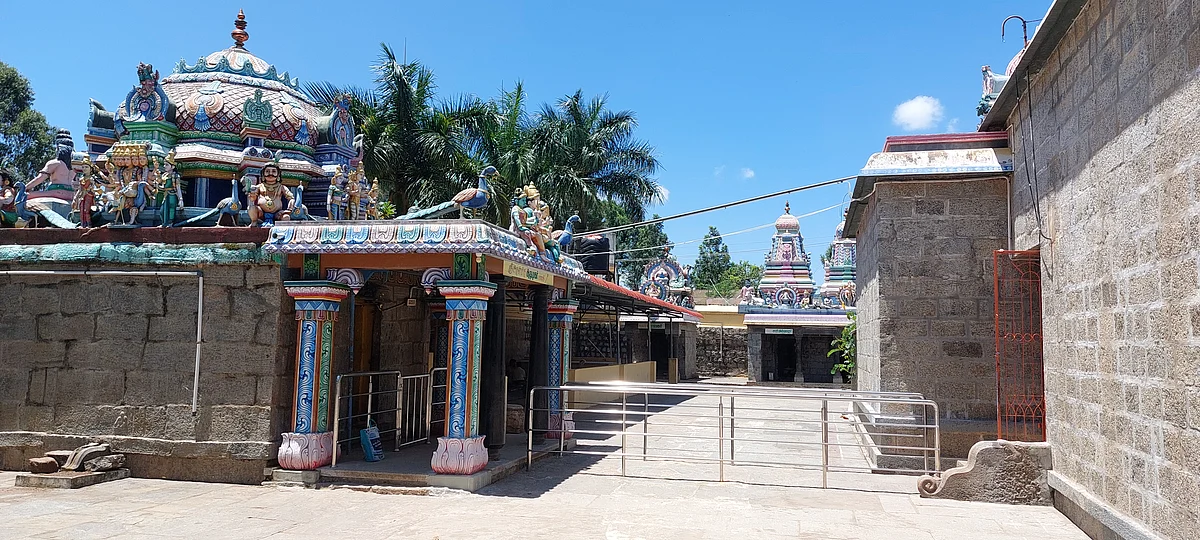 கோயில் உட்புறத்தோற்றம்