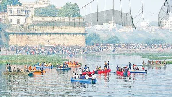 மோர்பி தொங்கு பாலம்