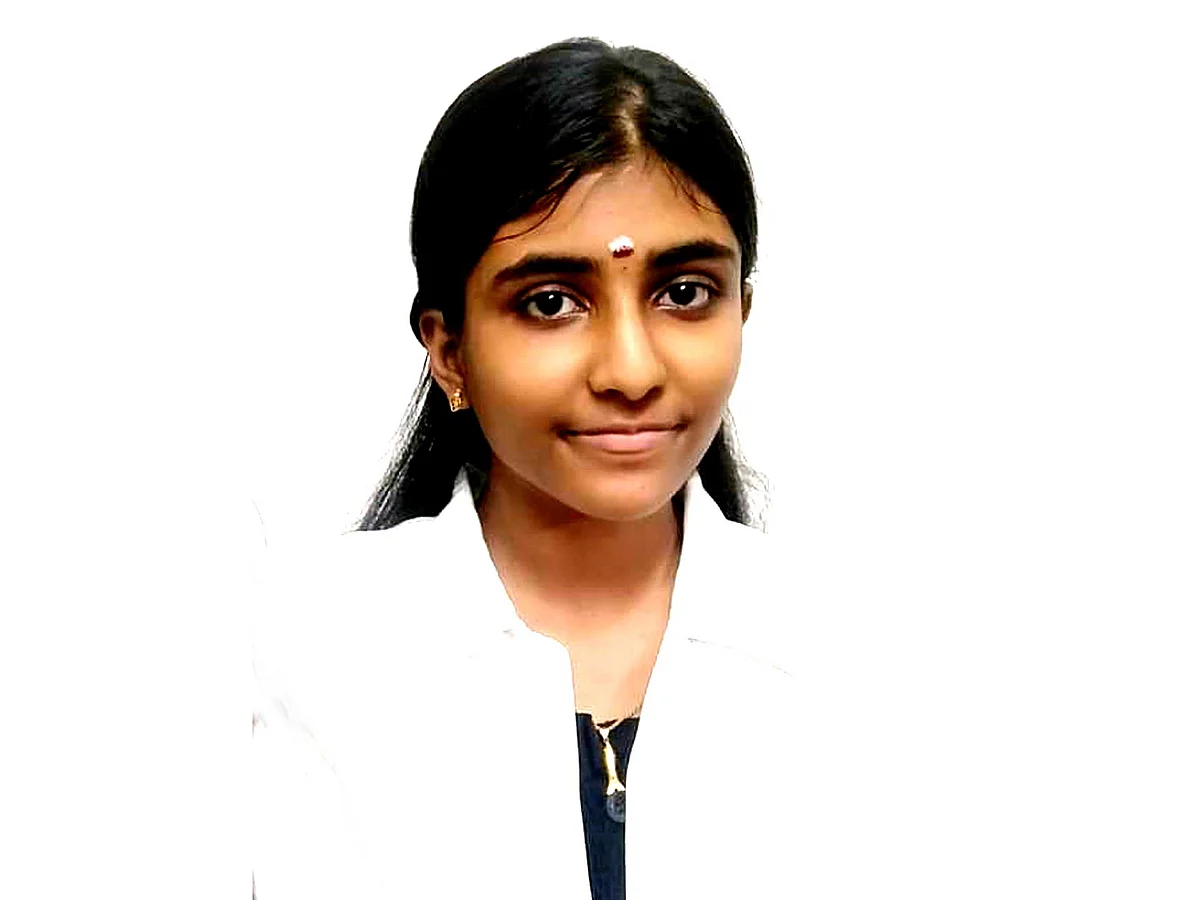 கல்லூரி மாணவி கீர்த்தனா