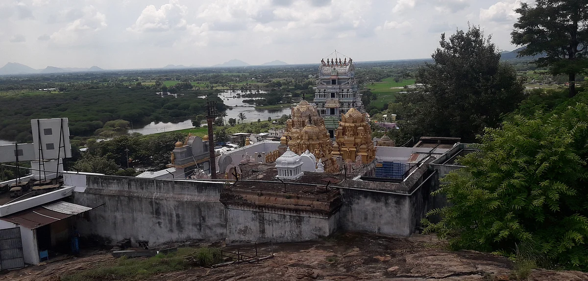 மேலிருந்து கோயில் தோற்றம்