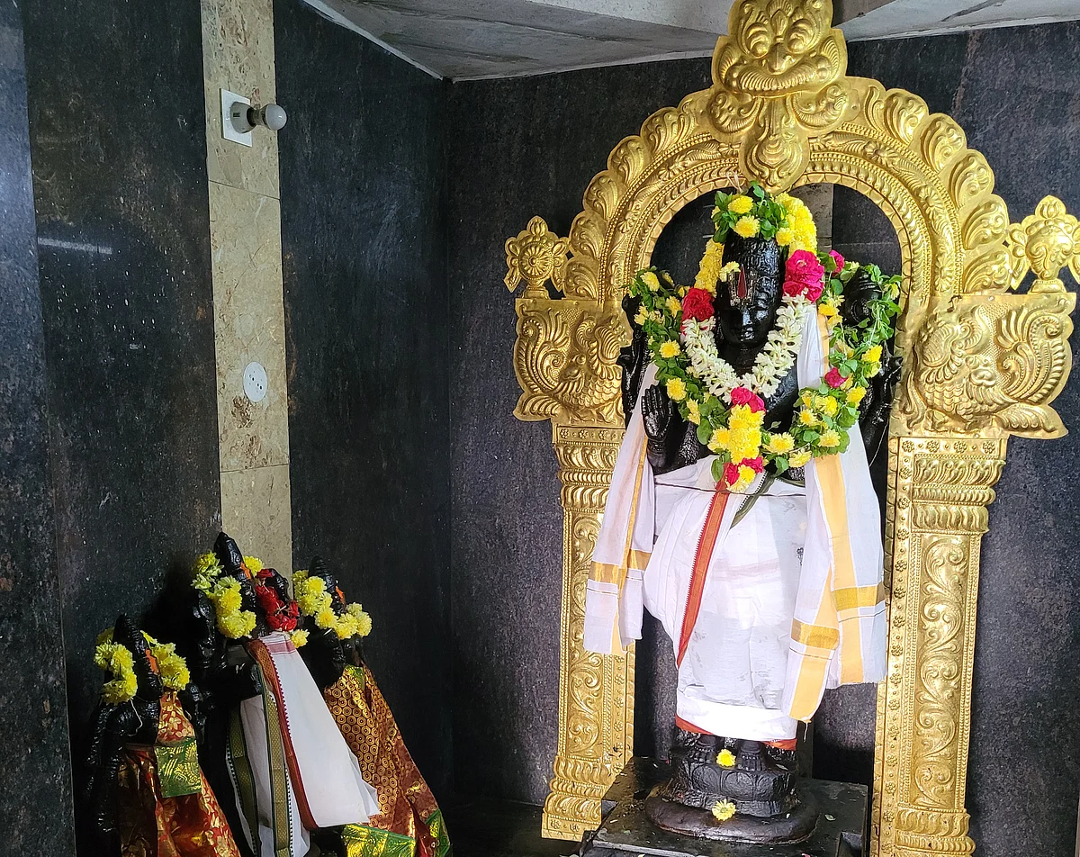 ஸ்ரீஆதிபஞ்சாயுதபாணி