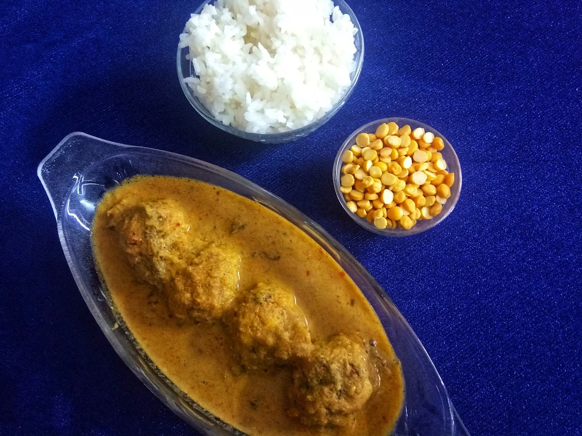 வாழைப்பூ
கோலா உருண்டை குழம்பு