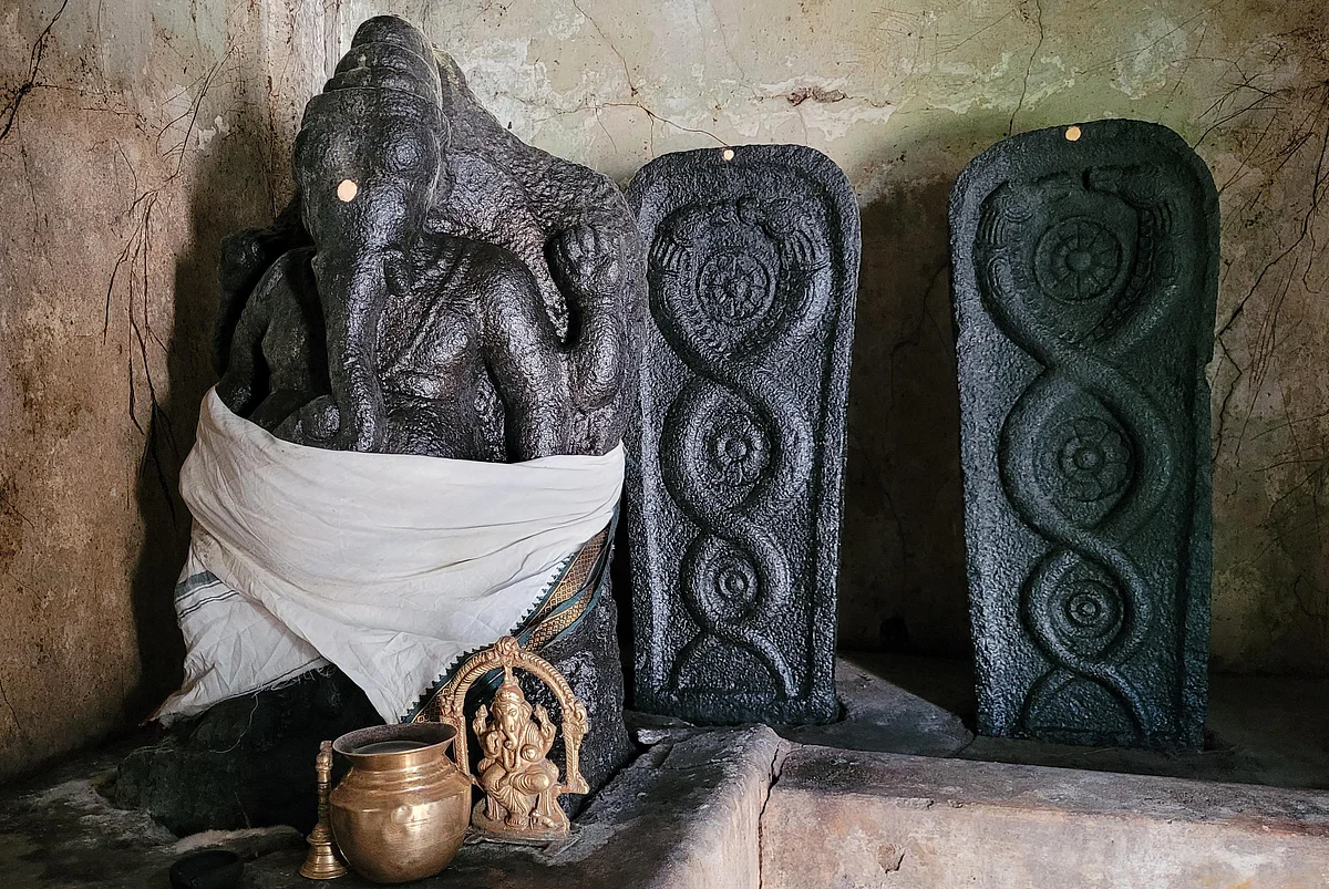 விநாயகரும் நாகர் சிலைகளும்