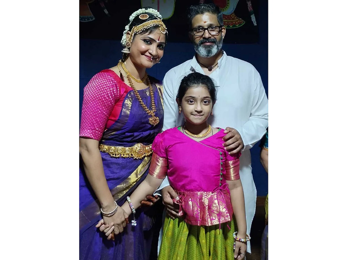 ஐஸ்வர்யா,கணவர் நீலகண்டன்