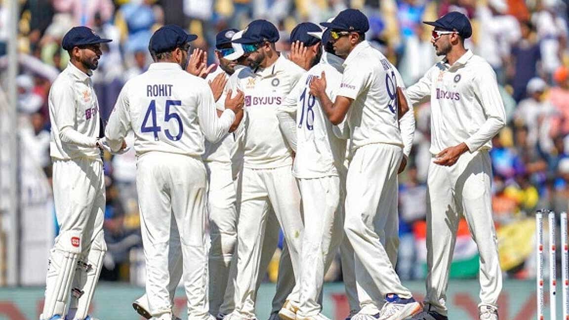 டெஸ்ட் போட்டியில் முதல்   இன்னிங்ஸ்சை கைப்பற்றிய இந்தியா!