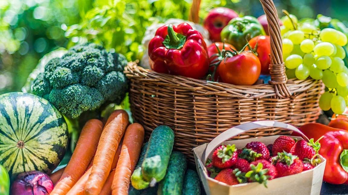 பழங்கள், காய்கறிகள் சாப்பிட்டே உடல் எடை குறைக்கலாம் என நினைப்பவர்கள் ஜாக்கிரதை! 