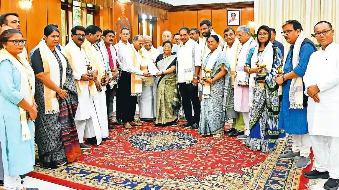 மணிப்பூர் பிரச்னைக்கு தீர்வுகாணாவிட்டால் நாட்டின் பாதுகாப்புக்கு அச்சுறுத்தல்: எதிர்க்கட்சிகள் கூட்டணி!