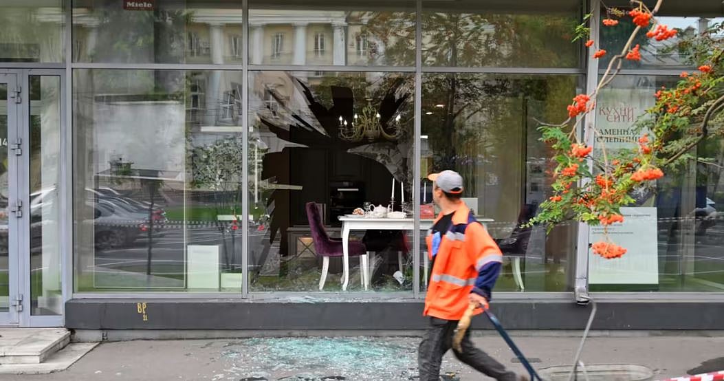 மாஸ்கோ மீது உக்ரைன் டிரோன் தாக்குதல்:
தீவிரமடையும் ரஷ்யா உக்ரைன் போர்!