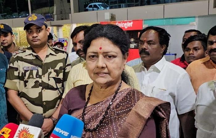 கடைமடைக்கு வந்து சேராத காவிரி நீர் பற்றி கவலைப்படாமல் பிரச்னையை இருட்டடிப்பு செய்கிறார்கள் -  சசிகலா காட்டம்