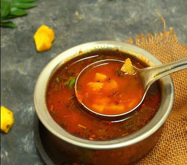 அண்ணாச்சிப்பழத்தில் ரசமா? அட்டகாசமான சுவையில் பைனாப்பிள் ரசம்!