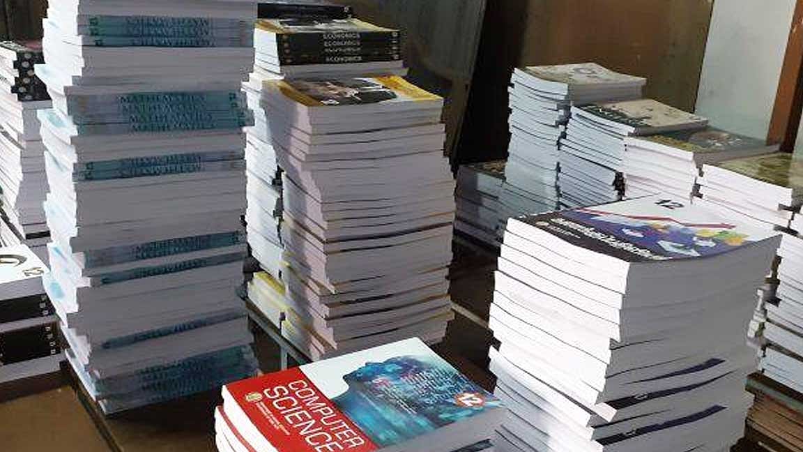 காகிதப் பைகளாக மாறிய புது பாட புத்தகங்கள்!