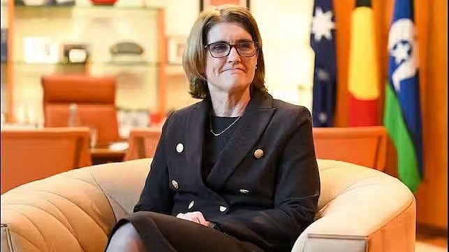 ஆஸ்திரேலியா ரிசர்வ் வங்கியின் முதல் பெண் ஆளுநர் எனும் சாதனைப்படைத்தார்  மைக்கேல் புல்லக்!