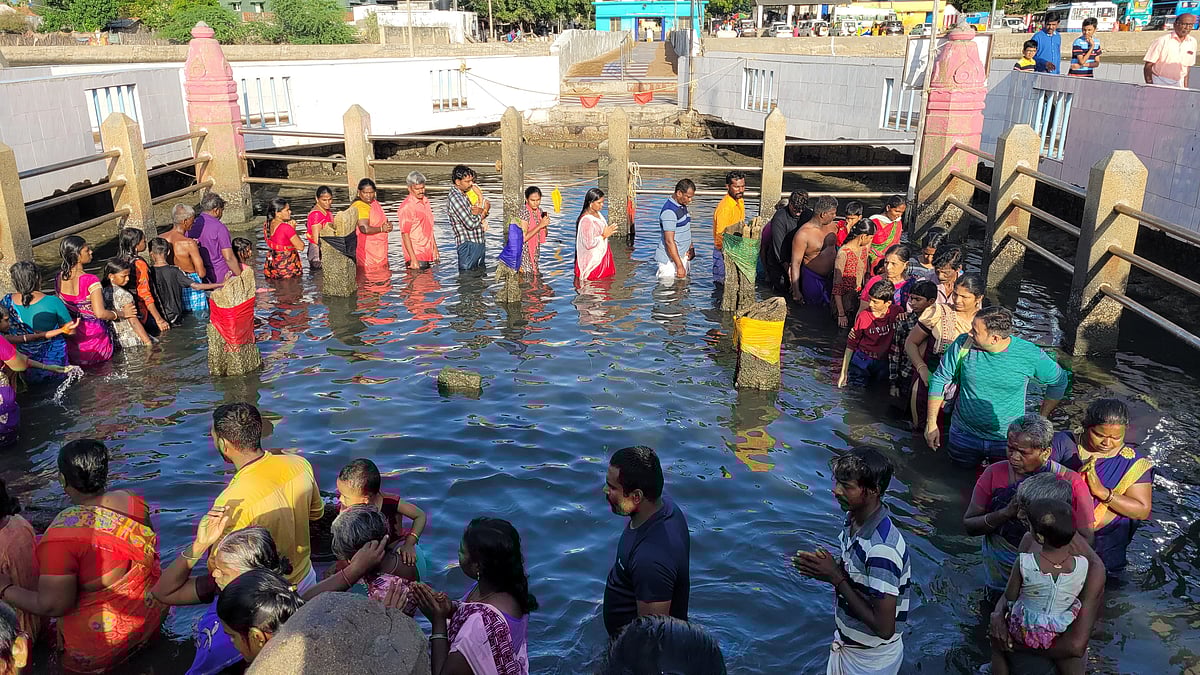 கடலுக்குள் ஸ்ரீராமபிரான் ஸ்தாபித்த நவபாஷாண நவக்கிரகம்!