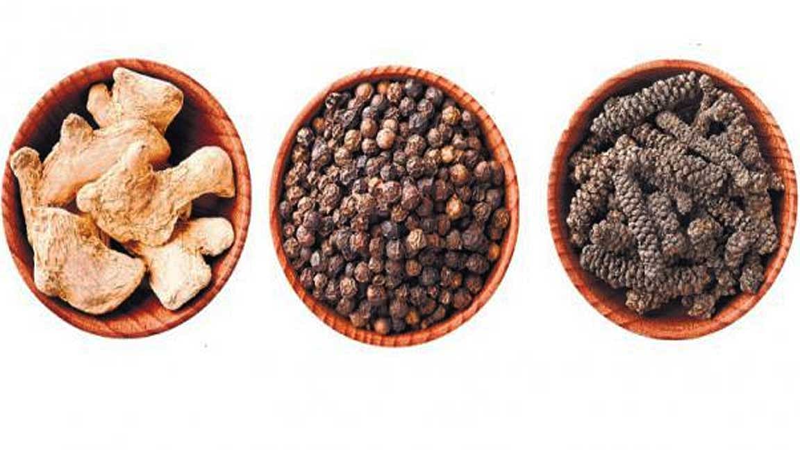 சுவையான மும்மருந்துக் குழம்பு செய்வது எப்படி ?