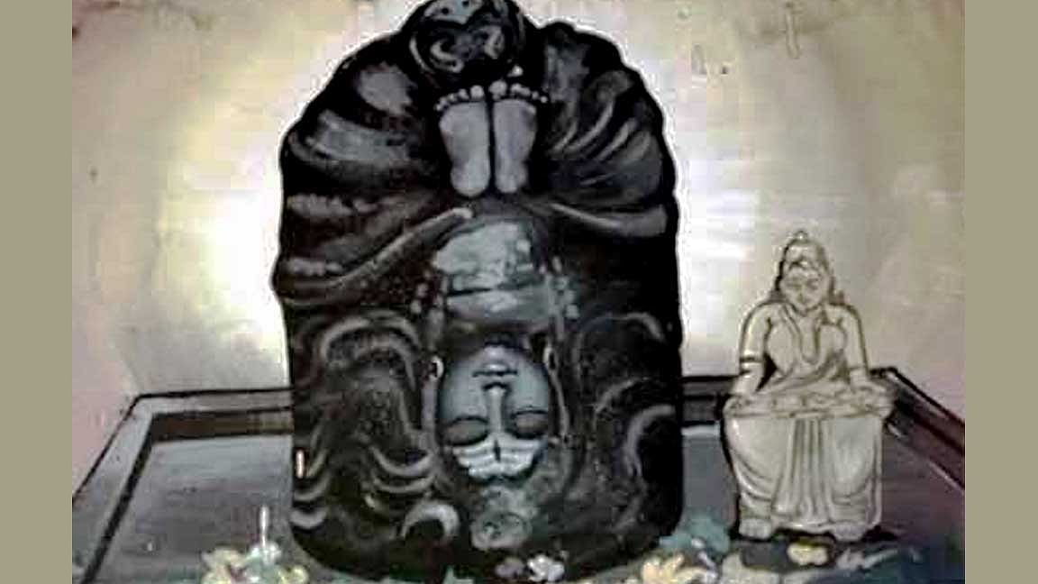 சிரசாசனம் செய்யும் சிவபெருமான்! – ஆந்திரா மாநில சக்தீஸ்வரர் ஆலயம்!