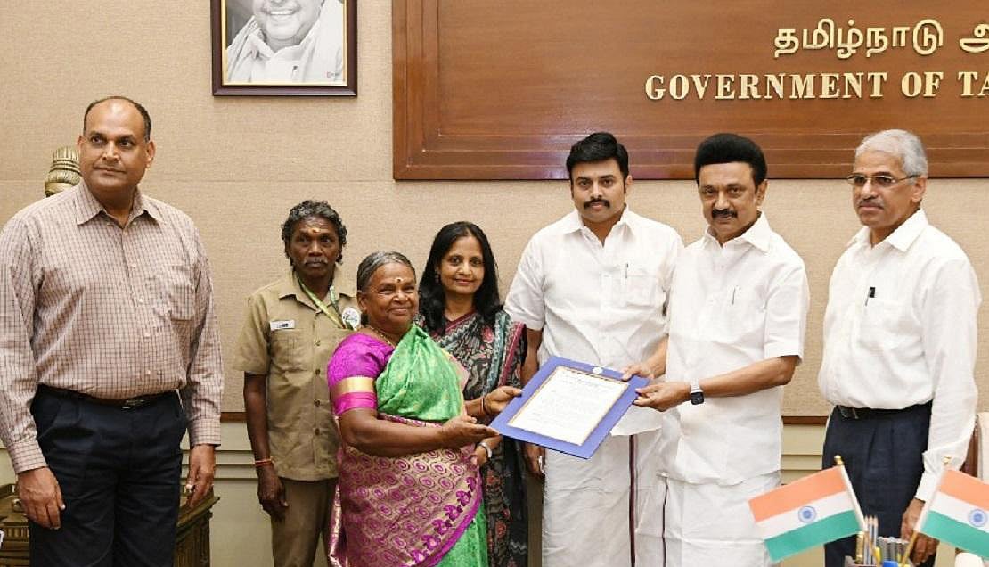 தெப்பக்காடு யானைகள் முகாமின் முதல் யானை பராமரிப்பாளராக பெள்ளி நியமனம்!