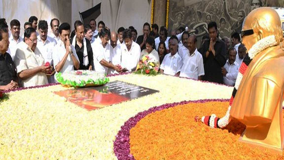 கருணாநிதி 5ம் ஆண்டு நினைவு தினம்: திமுகவினர் அமைதி பேரணி!
