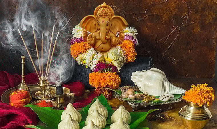 சிதறு தேங்காய் போடும் வழக்கத்தை தொடங்கி வைத்த கணபதி!