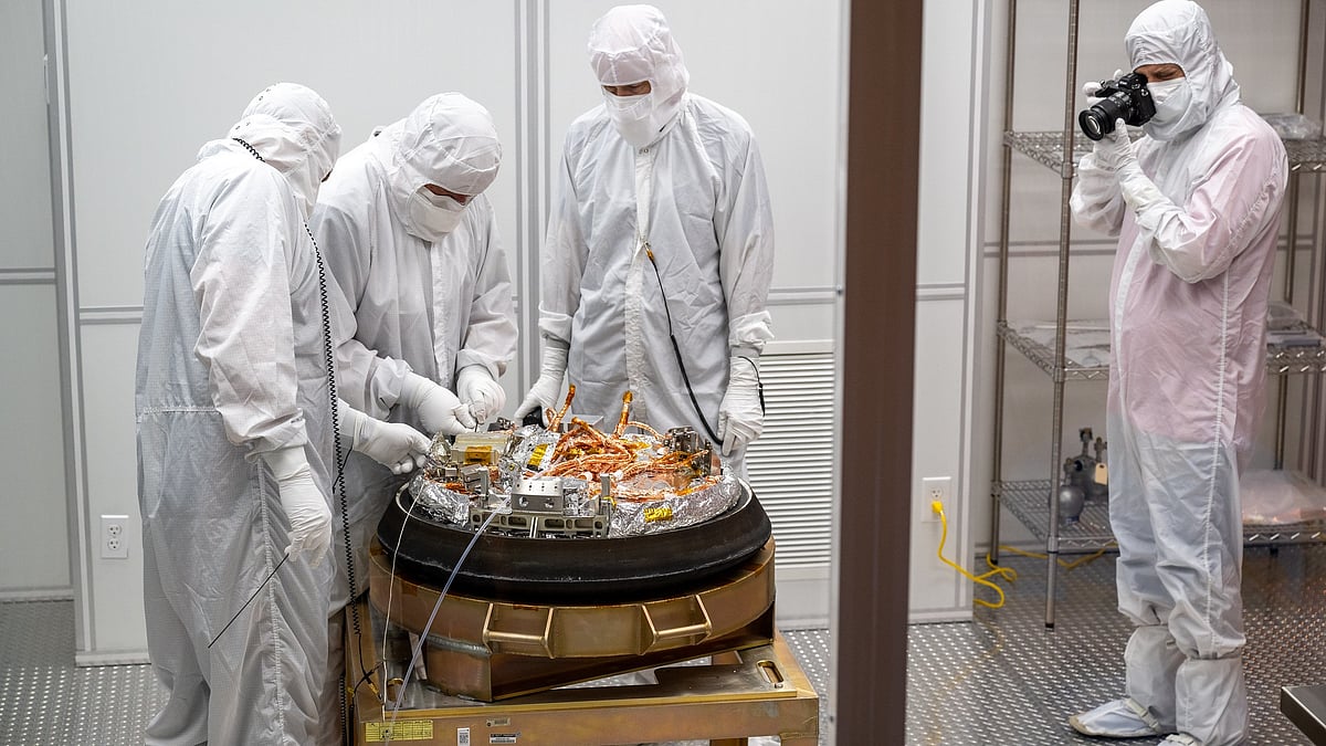 மூன்று ஆண்டுகளுக்கு பூமி வந்தடைந்தது விண்கல் மாதிரிகள்.. நாசா சாதனை!