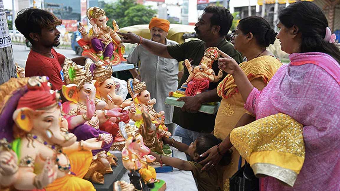 விநாயகர் சதுர்த்திக்கு பிள்ளையார் வாங்க போறீங்களா? இதை முதல்ல கவனியுங்க!