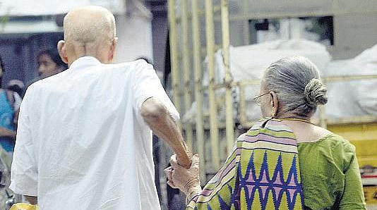 அன்புப் பாலம்: தாத்தா - பாட்டி; பேரன் - பேத்தி!