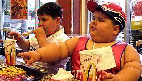 அதிக ஸ்நாக்ஸ் சாப்பிடும் குழந்தையின் பழக்கத்தை மாற்ற சில எளிய வழிகள்!