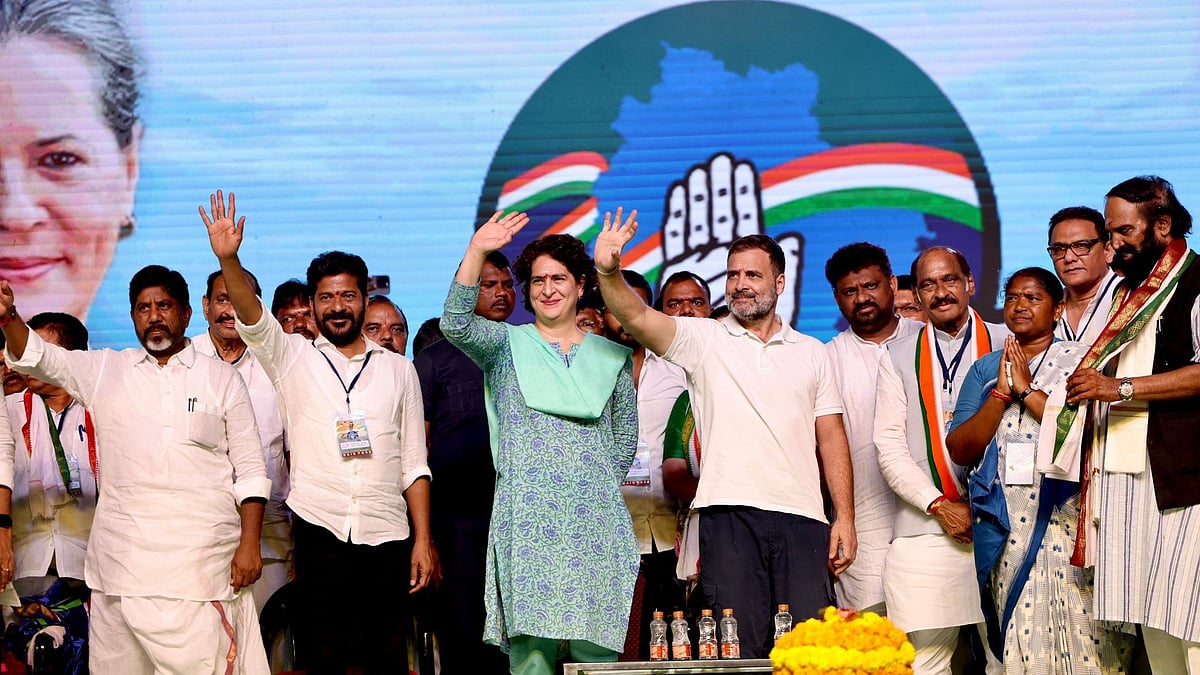 மாணவிகளுக்கு ஸ்கூட்டர், பட்டியலினத்தவர்களுக்கு ரூ.12 லட்சம் நிதியுதவி: தெலங்கானாவில் காங்கிரஸ் வாக்குறுதி!