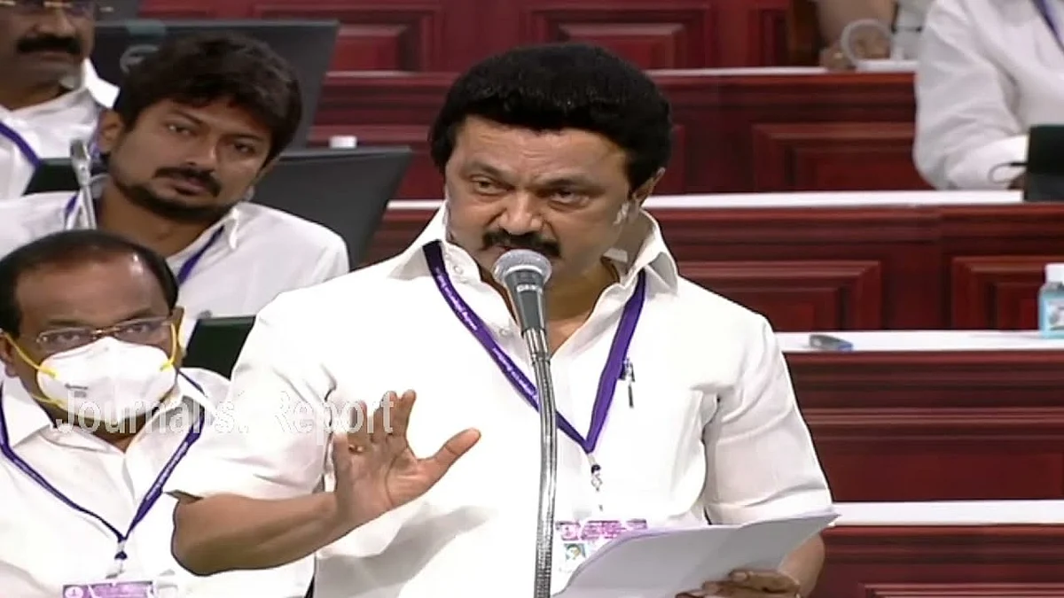 முதல்வருக்கு பின் இருக்கையில் உதயநிதி
