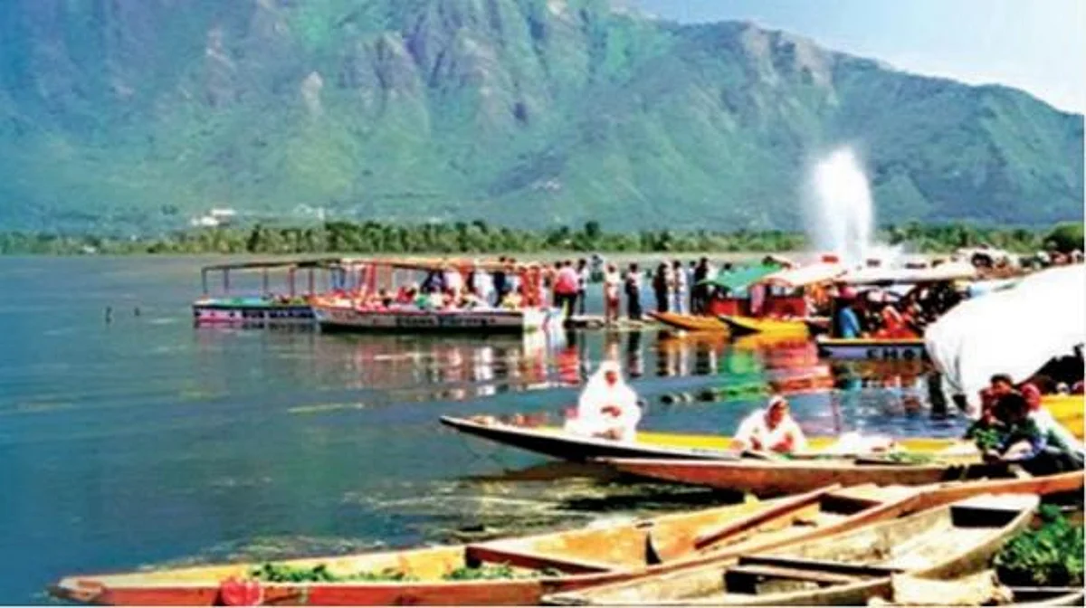 காஷ்மீரில் சொத்து வாங்கிய இருவர்: 370-வது பிரிவு ரத்து எதிரொலி