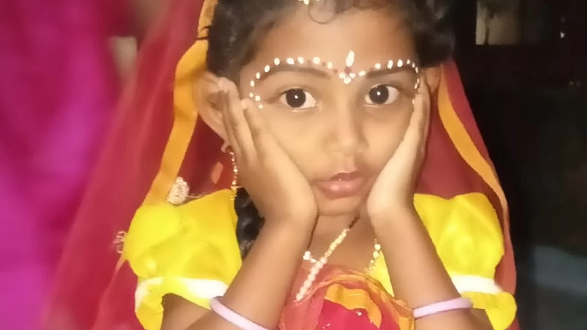 பைக் மீது கார் மோதி 4 வயது சிறுமி உயிரிழப்பு