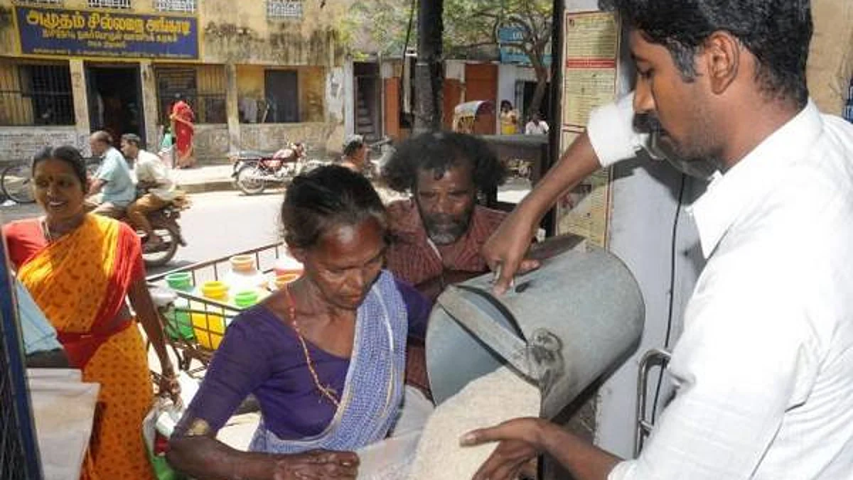 குடும்ப அட்டையிலிருந்து உறுப்பினர்கள் தானாகவே நீக்கம்: குழம்பித் தவிக்கும் மக்கள்