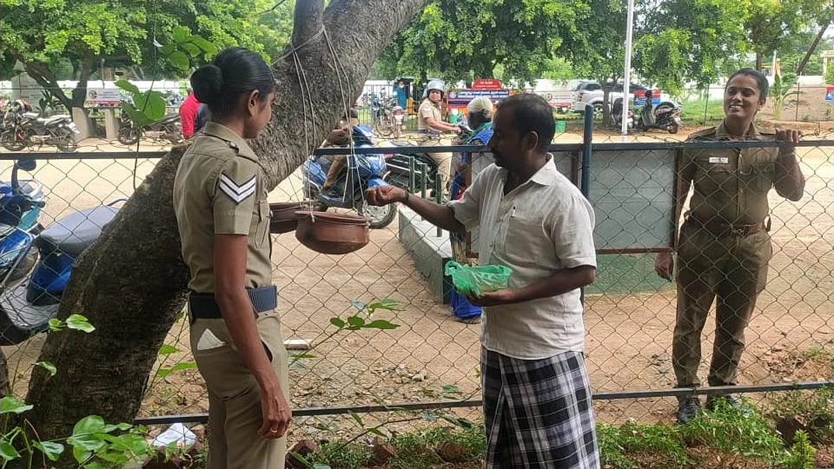 பறவைகளுக்கு உணவு, தண்ணீர் வைத்தால்தான் ஜாமீன்!