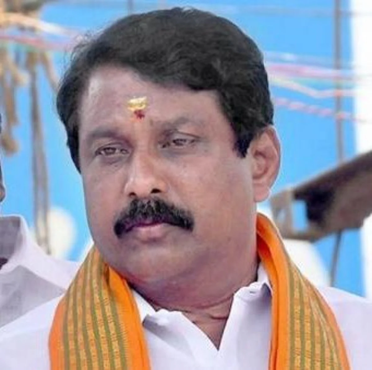 நயினாரை மாத்துங்கோ!