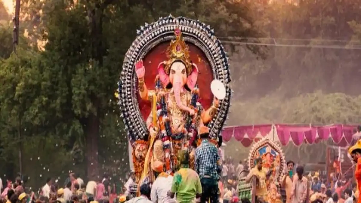 மதச்சார்பற்ற அரசு மத நிகழ்ச்சியை விளம்பரப்படுத்தக் கூடாது!