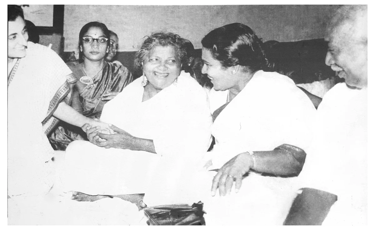 இந்திரா காந்தி, காமராஜருடன் லூர்தம்மாள்