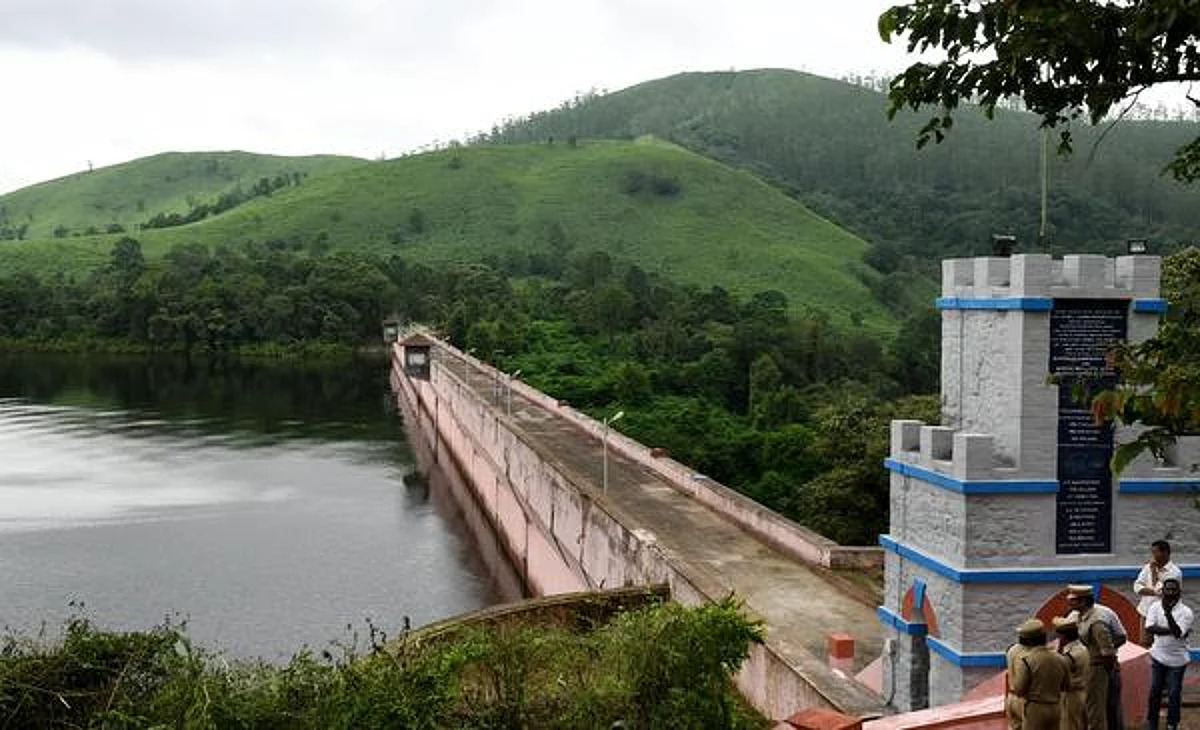 முல்லைப் பெரியாறு அணை விவகாரம்: தமிழக முதல்வரை முகநூலில் முற்றுகையிடும் கேரளம்
