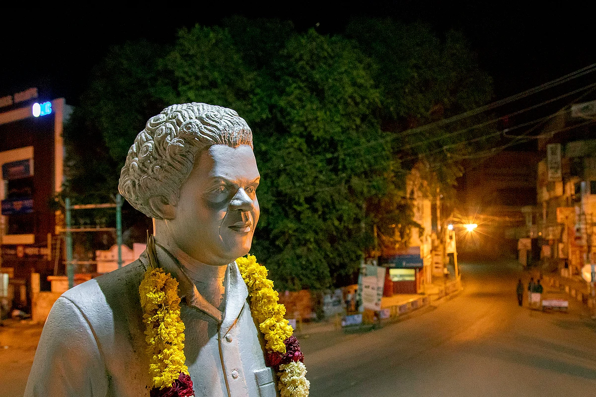 வெடித்த போராட்டம்... மீண்டும் கலைவாணர் பெயர்: முற்றுப்புள்ளி வைத்தது தமிழக அரசு