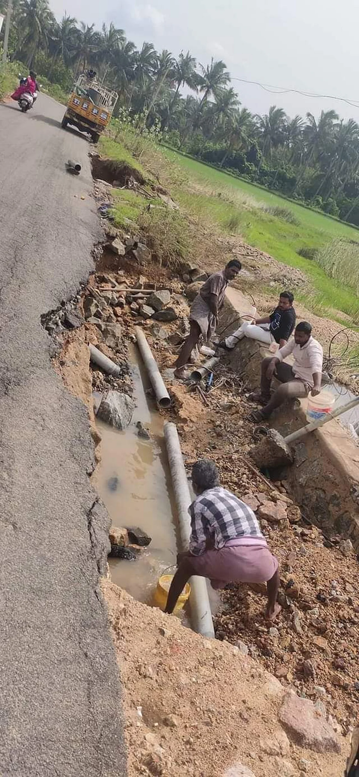பேருந்து சேவைக்காக காத்திருக்கும் தாழக்குடி மக்கள்!