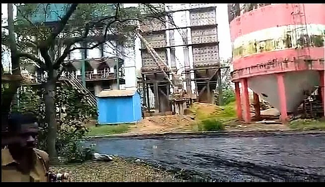 சேறும் சகதியுமான உட்புறச் சாலைகள்