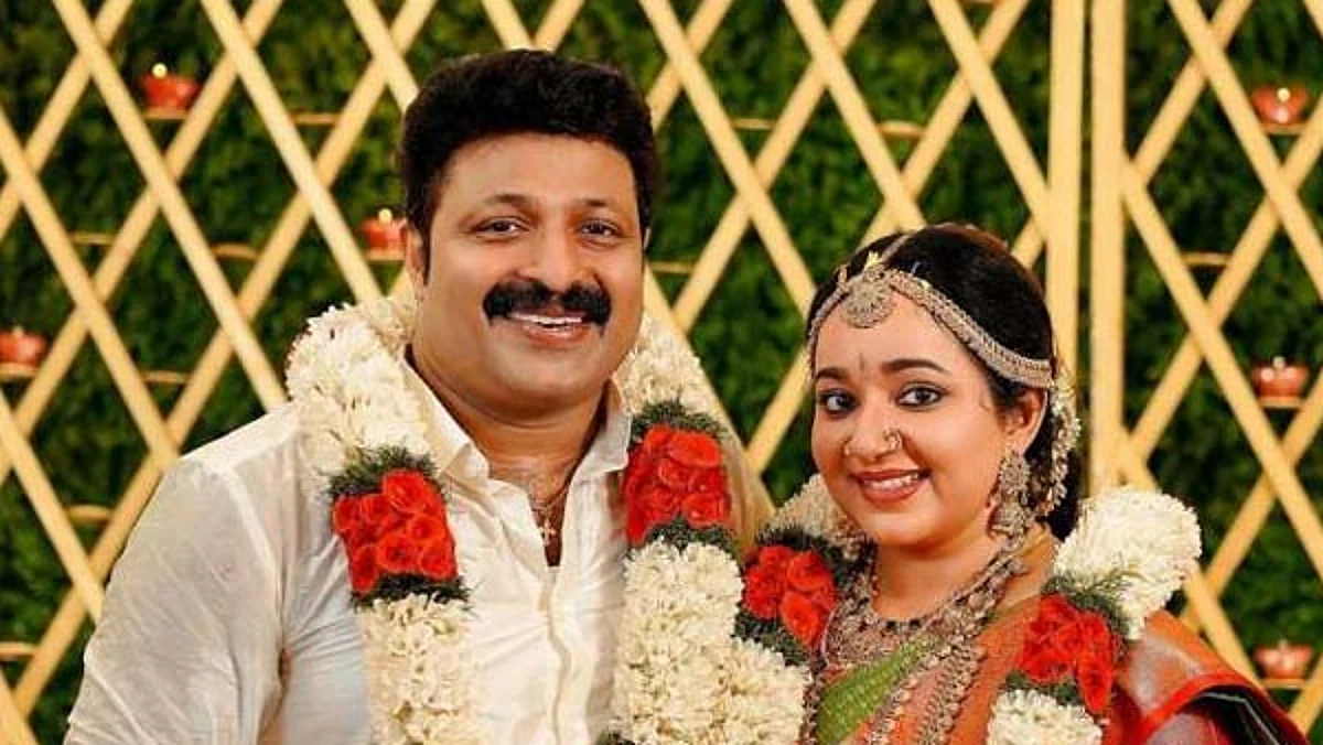 காதலர் கரம்பற்றினார் நடிகை சந்திரா லட்சுமணன்